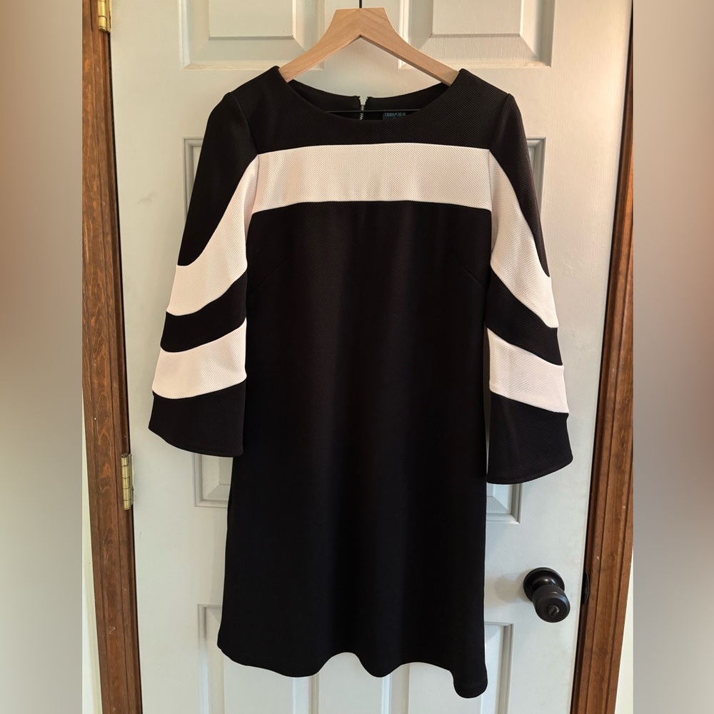 EUC Gabby Skye Super Flattering Black and White Colorblock Dress Sz 10 LBD